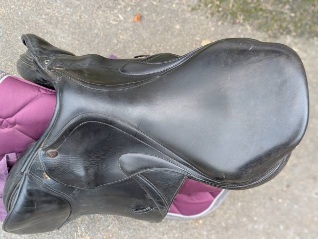 Sella da salto ostacoli Prestige Italia Meredith  17" - 2010