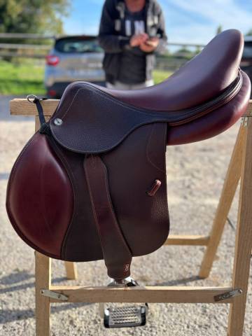 Sella da salto ostacoli CWD  18" - 2024