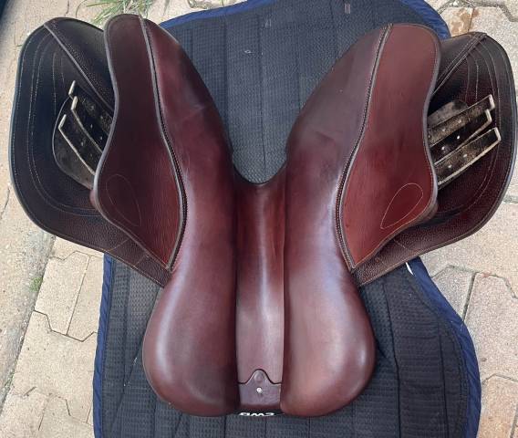 Sella da salto ostacoli CWD  17" - 2020