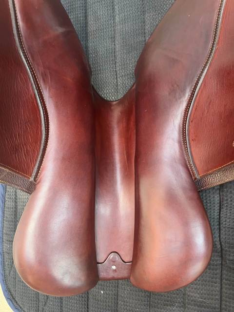 Sella da salto ostacoli CWD  17" - 2020