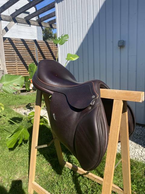 Sella da salto ostacoli Equipe  17" - 2023