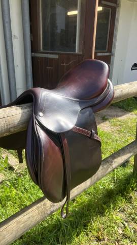 Sella da salto ostacoli CWD  17" - 2016