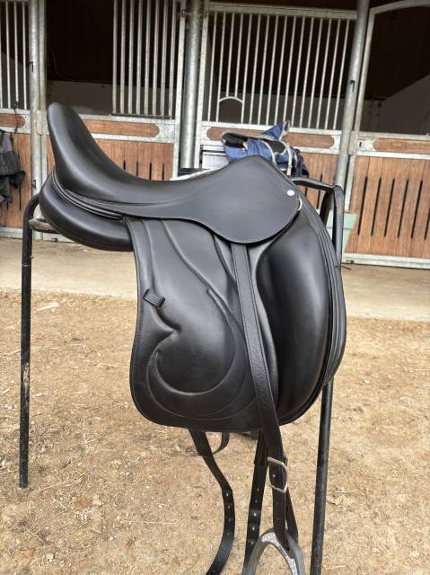 Sella da dressage Antarès  17.5" - 2016