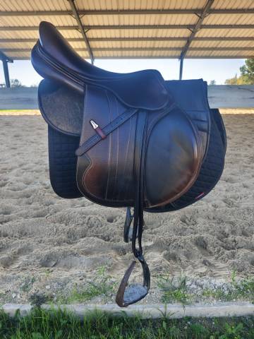 Sella da salto ostacoli Equipe  17.5" - 2019
