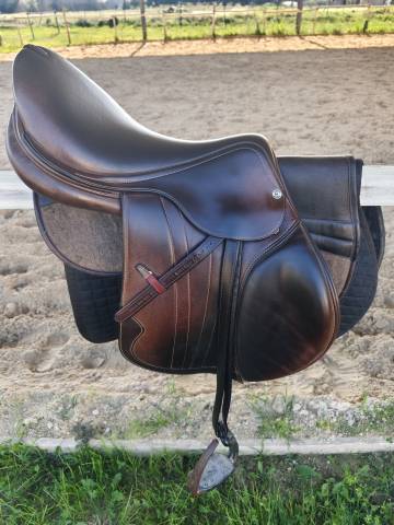 Sella da salto ostacoli Equipe  17.5" - 2019