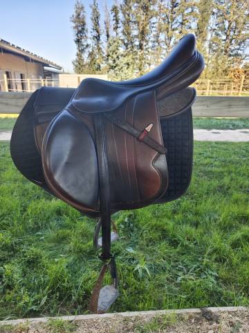 Sella da salto ostacoli Equipe  17.5" - 2019