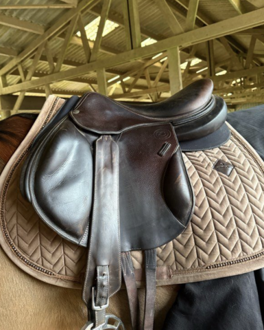 Sella da salto ostacoli Forestier  17.5" - 2023