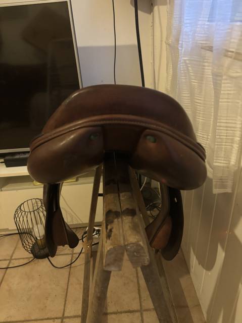 Sella da salto ostacoli Equipe  17.5" - 2011