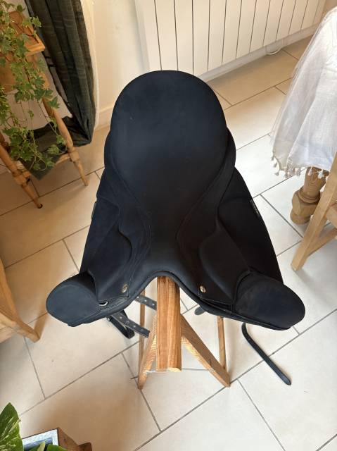 Sella da dressage Wintec  17" - 2020