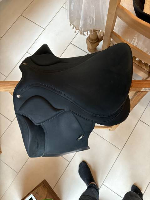 Sella da dressage Wintec  17" - 2020