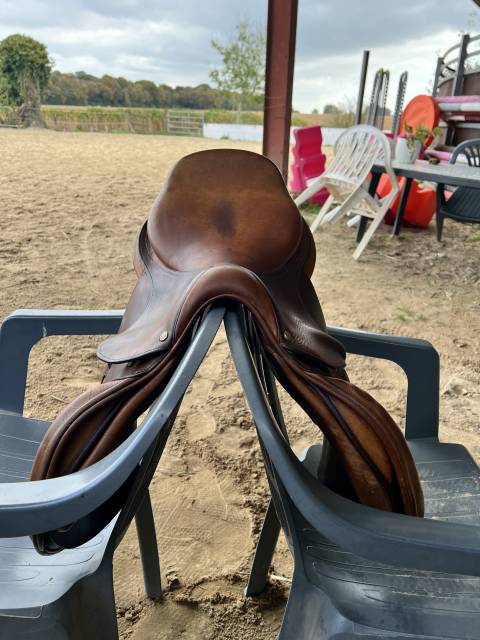 Sella da salto ostacoli Delgrange  17" - 2015