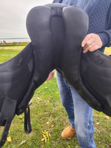 Sella da dressage Eric Thomas  17.5" - 2013