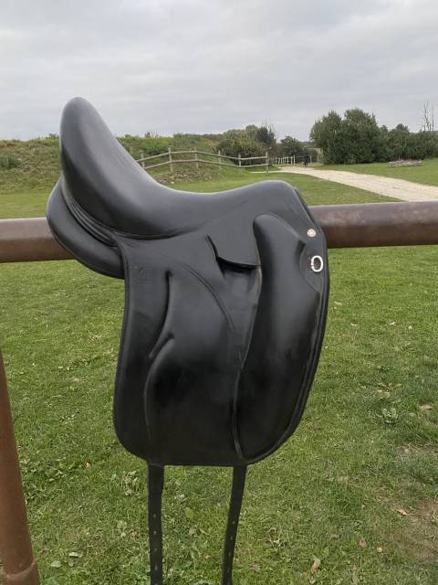 Sella da dressage Devoucoux  17" - 2015