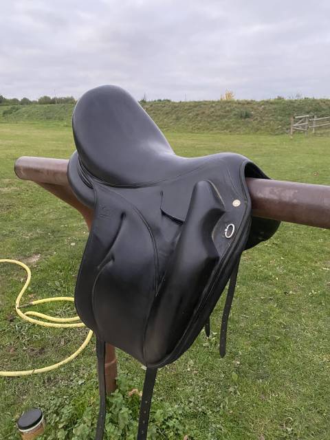 Sella da dressage Devoucoux  17" - 2015