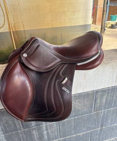 Sella da salto ostacoli CWD  17" - 2021