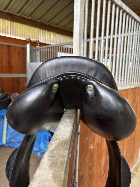 Sella da salto ostacoli Devoucoux  17.5" - 2011