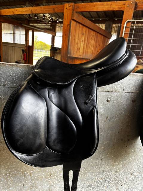 Sella da salto ostacoli Devoucoux  17.5" - 2011