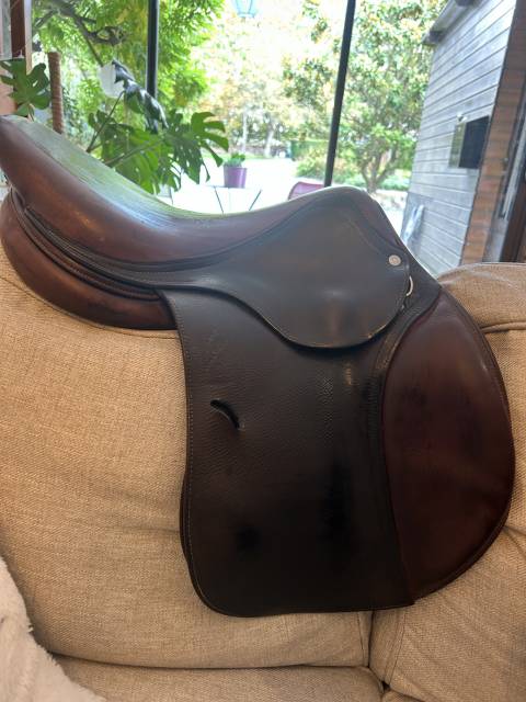 Sella da salto ostacoli Antarès  17" - 2010