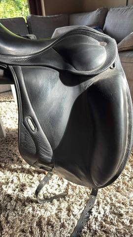 Sella da dressage Ikonic  17.5" - 2014