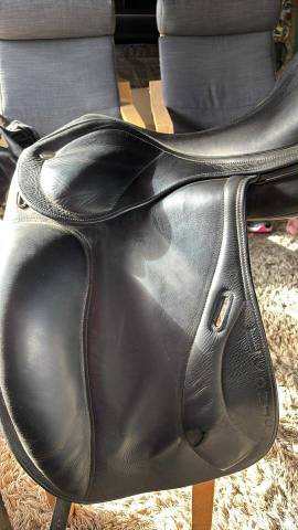 Sella da dressage Ikonic  17.5" - 2014
