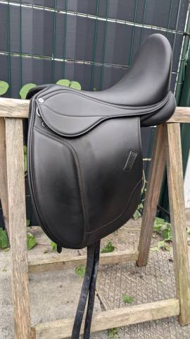 Sella da dressage Norton  15.5" - 2023