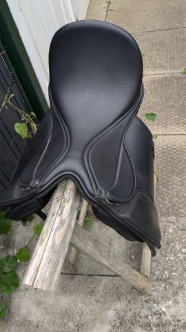 Sella da dressage Norton  15.5" - 2023