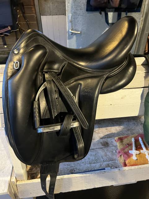 Sella da dressage Devoucoux  17" - 2022