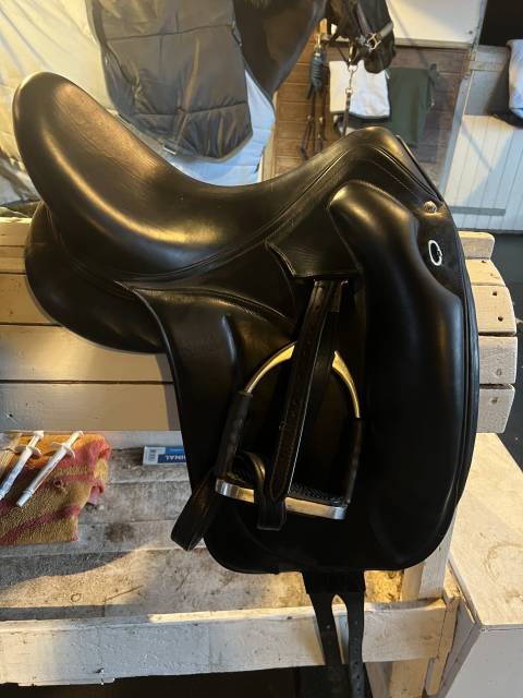 Sella da dressage Devoucoux  17" - 2022