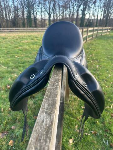 Sella da dressage Devoucoux  17" - 2022