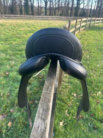 Sella da dressage Devoucoux  17" - 2022