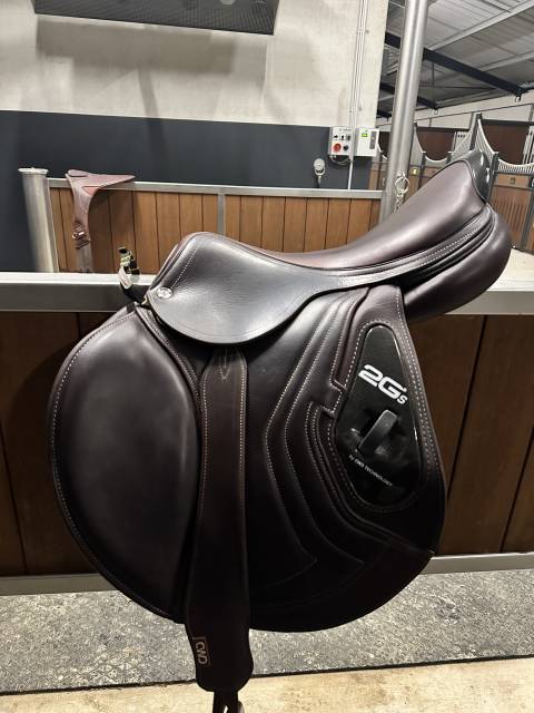 Sella da salto ostacoli CWD SE40 17" - 2025