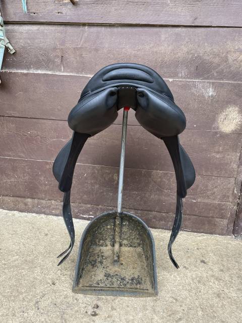 Sella da salto ostacoli Devoucoux  16.5" - 2023