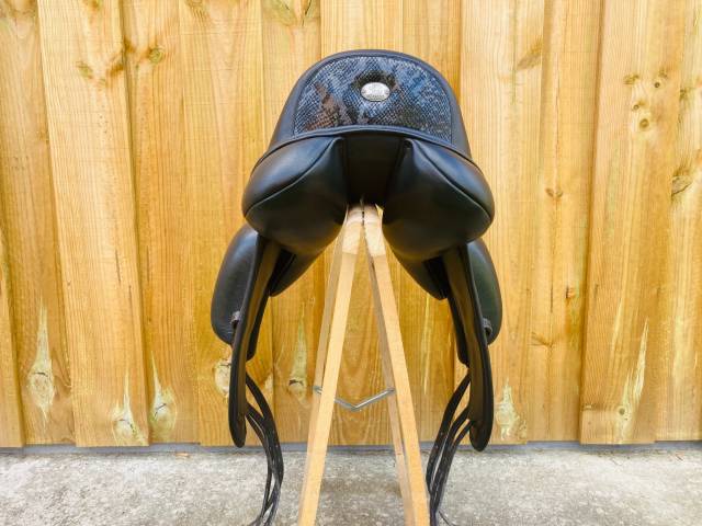 Sella da dressage Fairfax  17" - 2023