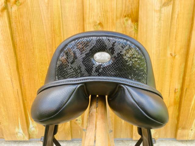 Sella da dressage Fairfax  17" - 2023