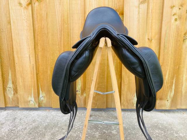Sella da dressage Fairfax  17" - 2023