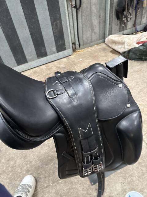 Sella da dressage Eric Thomas  17.5" - 2023