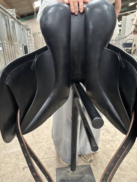 Sella da dressage Eric Thomas  17.5" - 2023