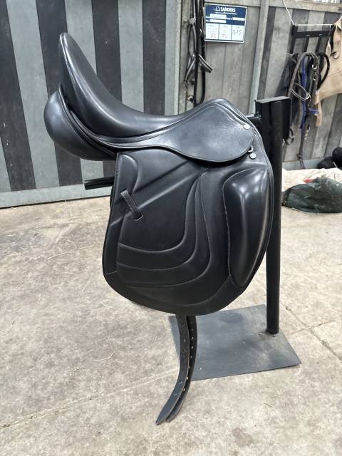 Sella da dressage Eric Thomas  17.5" - 2023