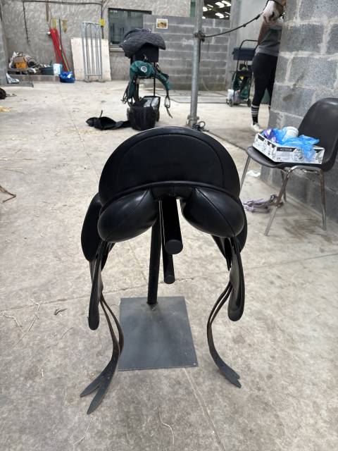 Sella da dressage Eric Thomas  17.5" - 2023
