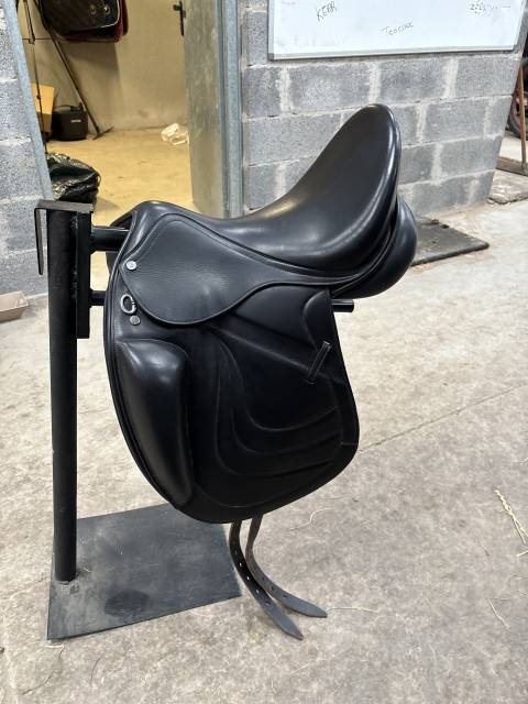 Sella da dressage Eric Thomas  17.5" - 2023