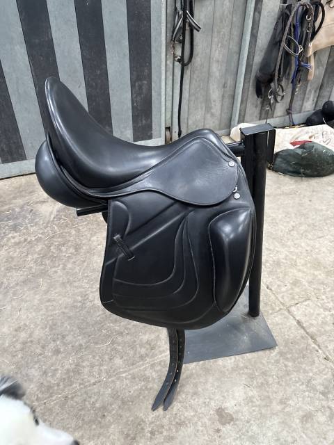 Sella da dressage Eric Thomas  17.5" - 2023