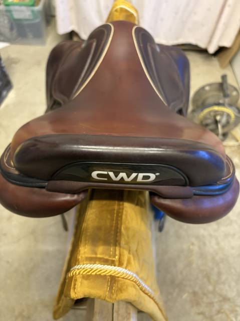 Sella da salto ostacoli CWD  17" - 2019