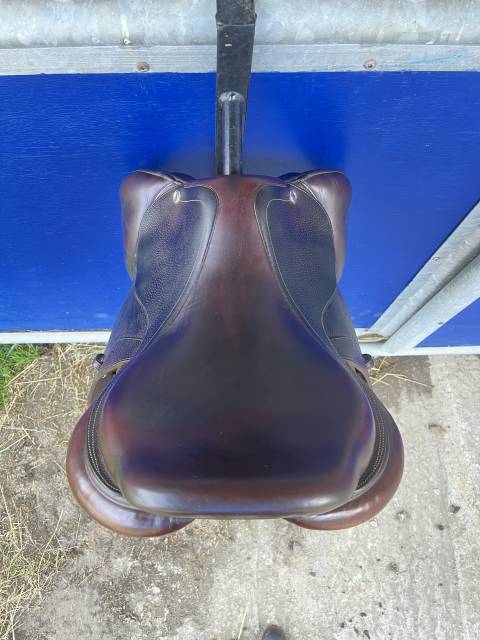 Sella da salto ostacoli CWD  17.5" - 2019