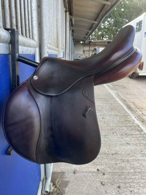 Sella da salto ostacoli CWD  17.5" - 2019