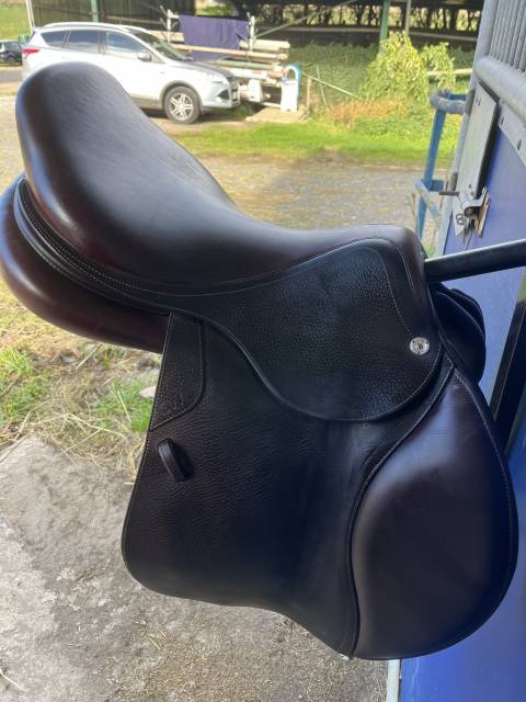 Sella da salto ostacoli CWD  17.5" - 2019