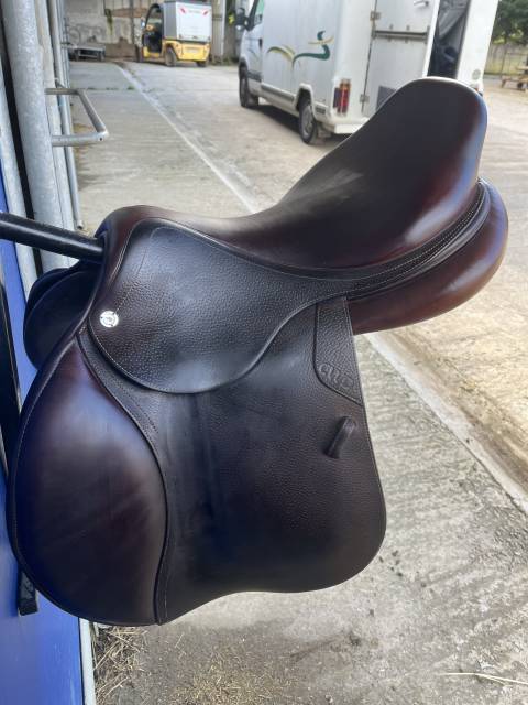 Sella da salto ostacoli CWD  17.5" - 2019