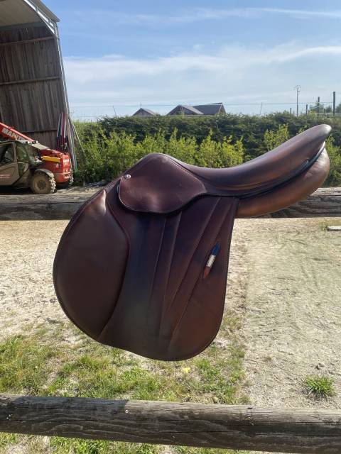 Sella da salto ostacoli Butet  17.5" - 2023