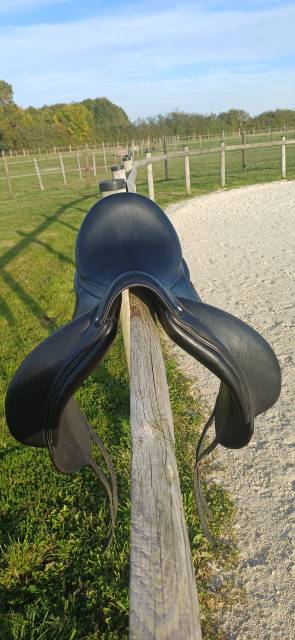 Sella da dressage Devoucoux  18" - 2022