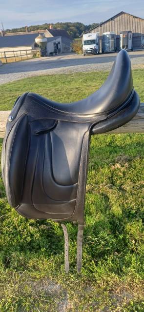 Sella da dressage Devoucoux  18" - 2022