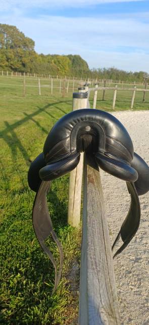Sella da dressage Devoucoux  18" - 2022